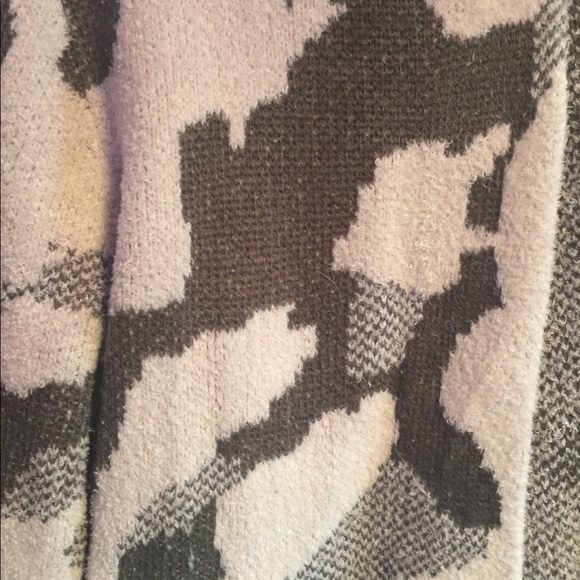 Women’s sweater purchased from Nordstrom rack - Picture 6 of 8